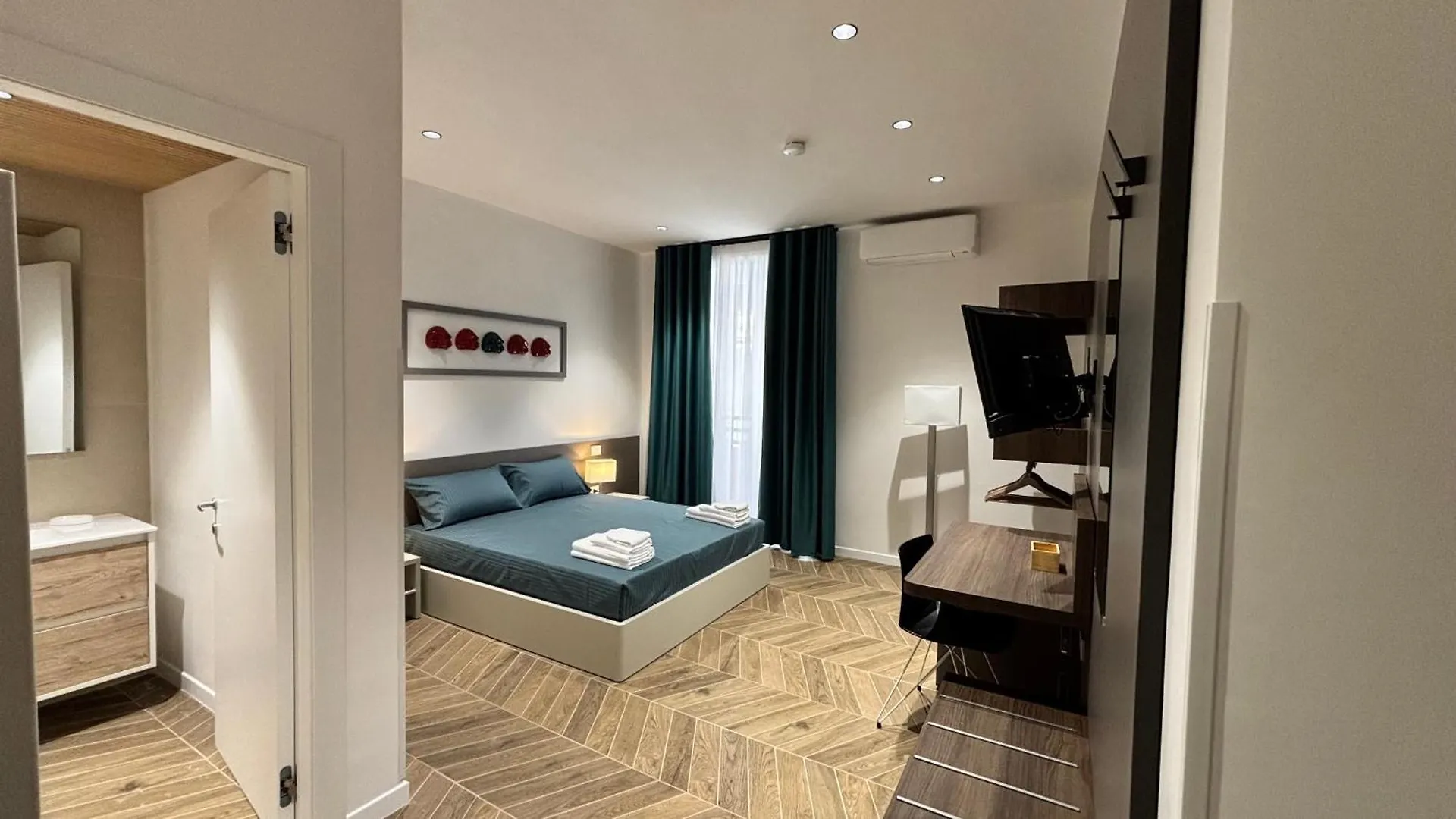 Seaside Suites Naples Guest house