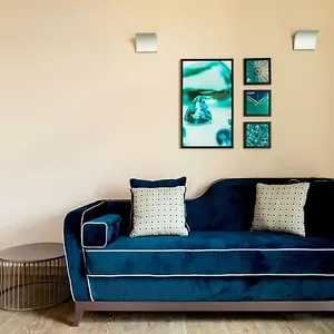 4* מלון Amadomus Luxury